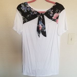 🥀💝Sale Heimish sxy basic white slinky tee w/ floral tie back neckline Made USA